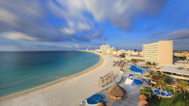 Are the beaches nicer in Cancun or Riviera Maya