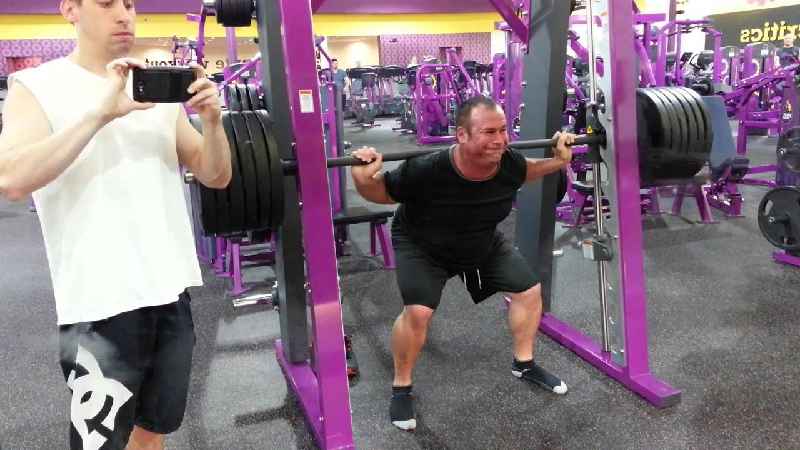 Are there squat racks at planet fitness