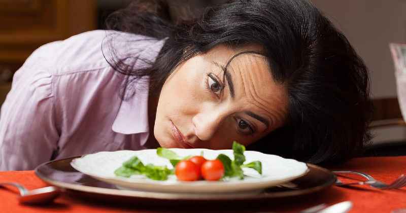 Can eating too little stop weight loss