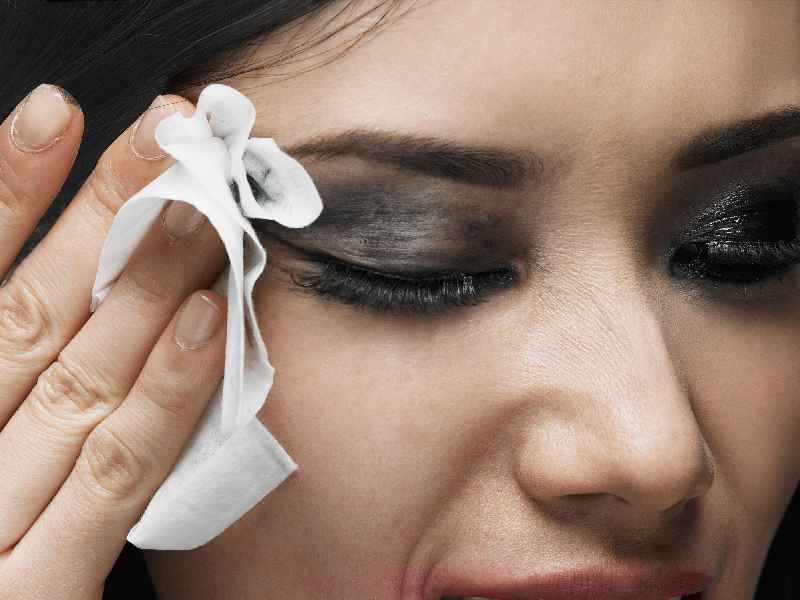 Can makeup wipes cause dry eyes
