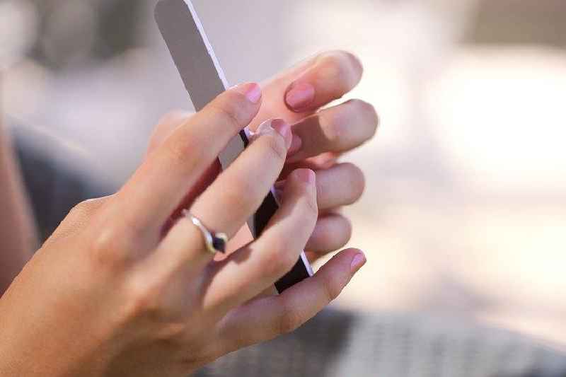 Can you buff nails with a glass file