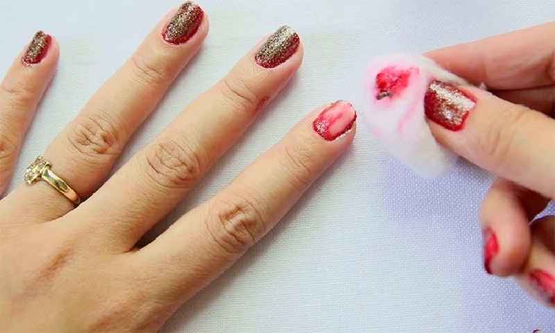 Can you wear acrylic nails in hospital