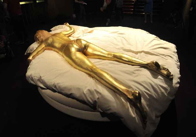 Did Bond girl dies from gold paint