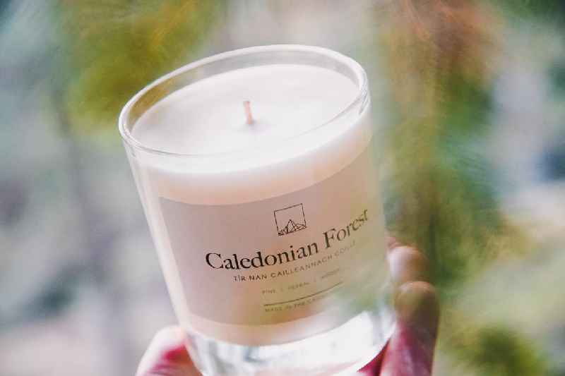Do candles burn better in glass or tin