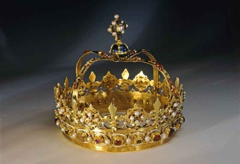 Do crowns look as good as veneers
