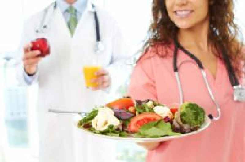 Do dieticians or nutritionists make more
