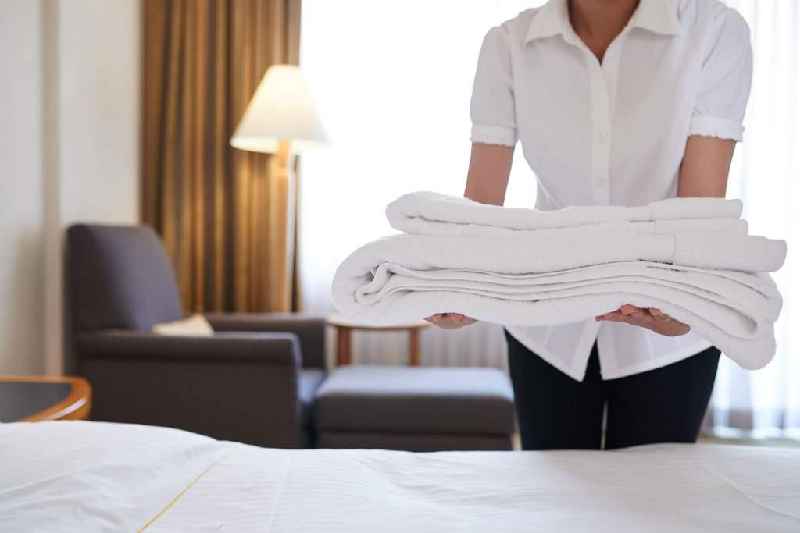 Do hotel housekeepers steal