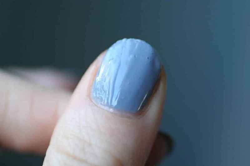 Does a top coat strengthen nails