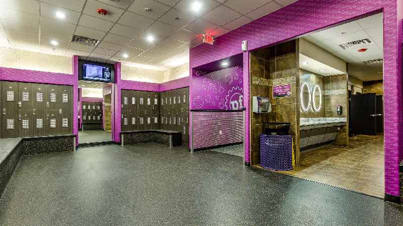 Does Anytime Fitness have showers