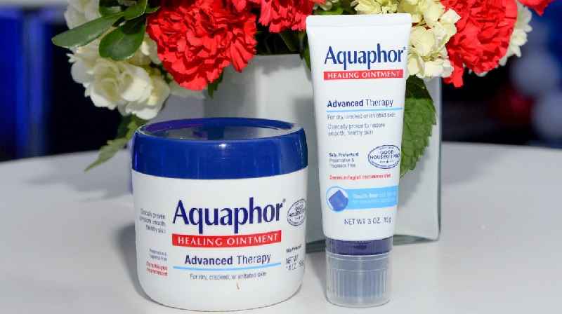 Does Aquaphor use white petrolatum