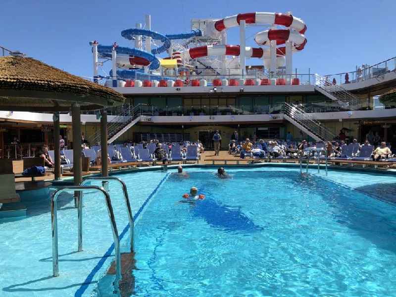 Does Carnival horizon have a Thalassotherapy pool