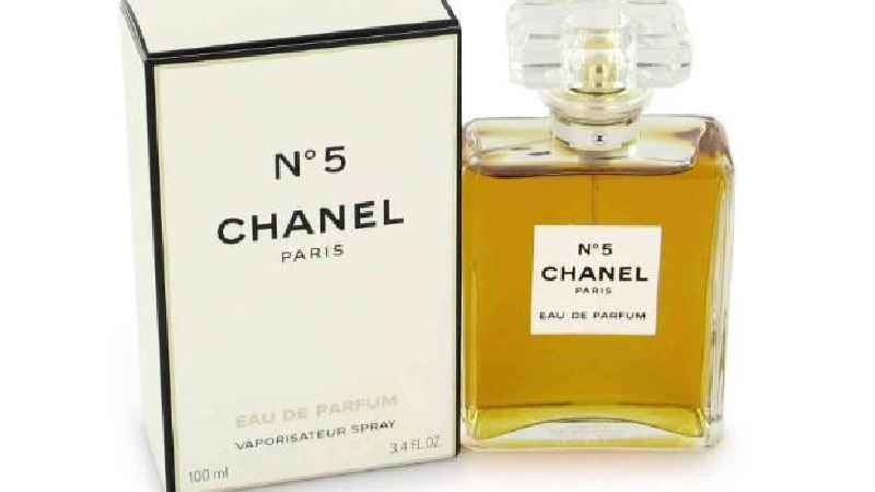 Does Chanel No 5 contain ambergris