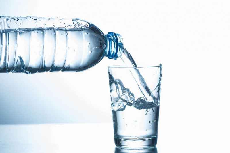 Does drinking water help oily skin