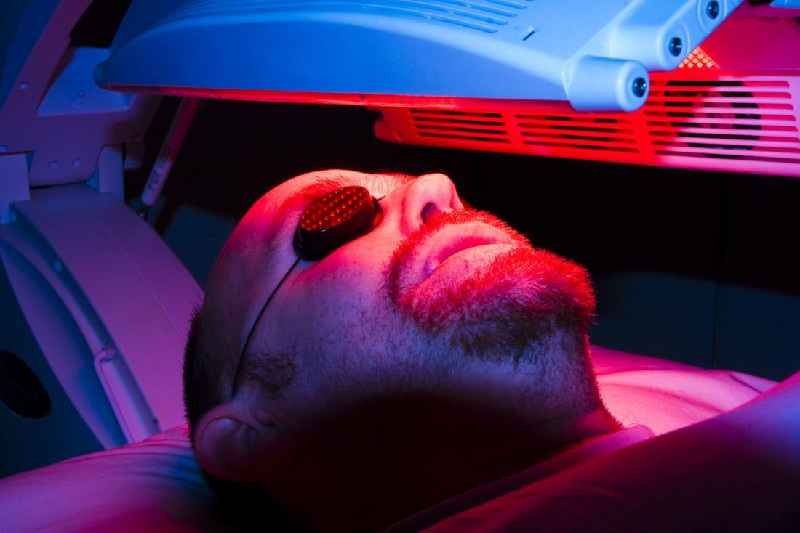 Does red light therapy help acne
