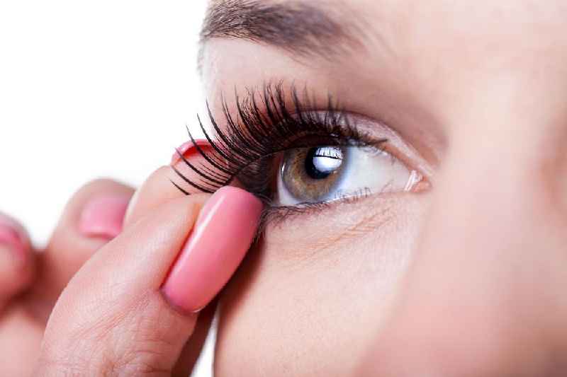 Does Sephora apply lashes