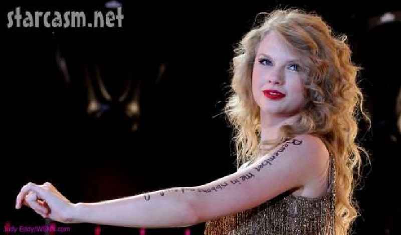 Does Taylor Swift have a golden tattoo