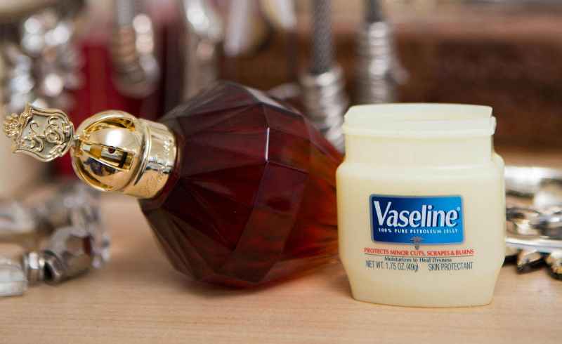 Does Vaseline help perfume last longer