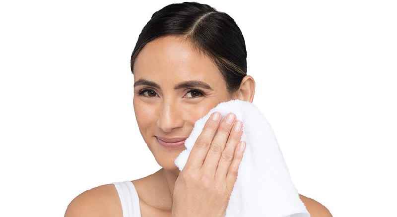 How can I remove oil from my face without washing