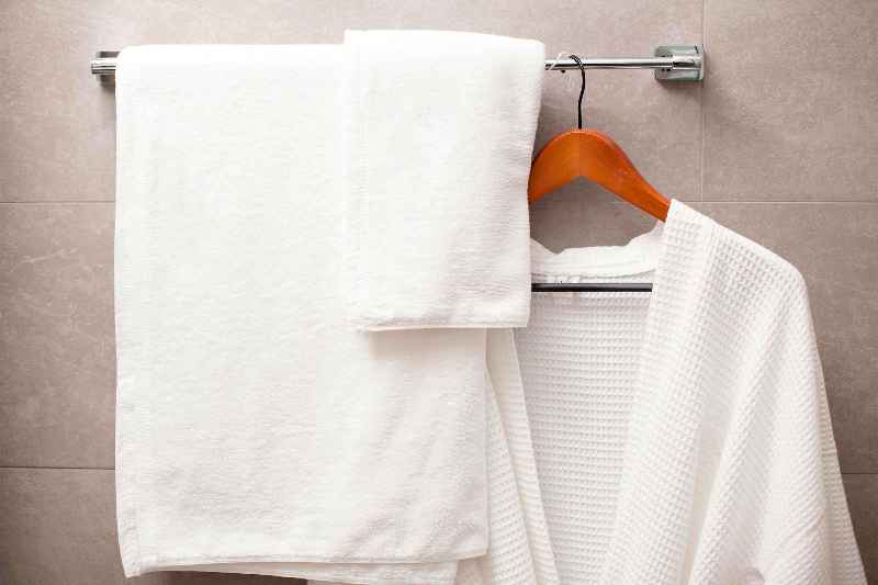 How do hotels keep their towels so white