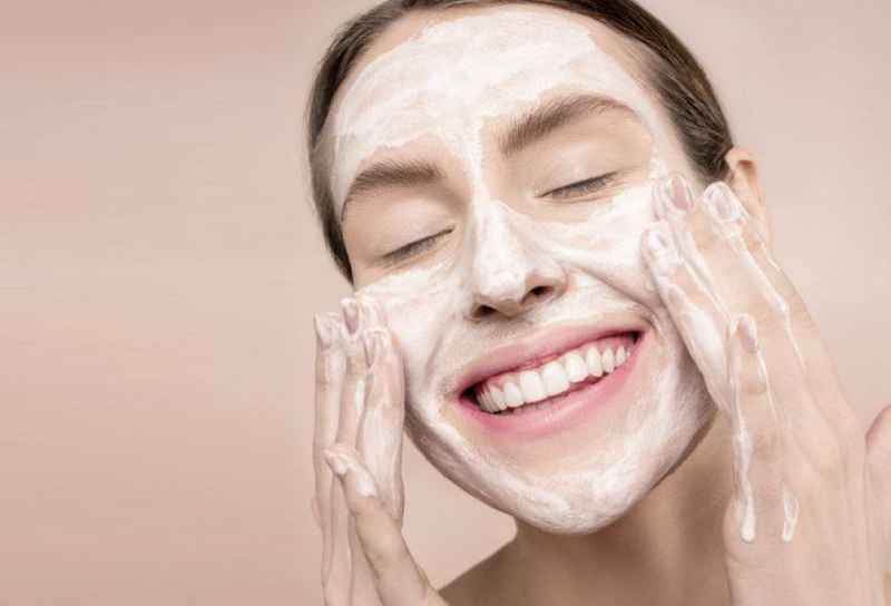 How do teens clean their face