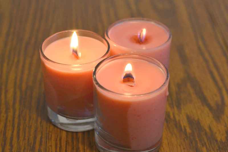 How do you add fragrance oil to candles