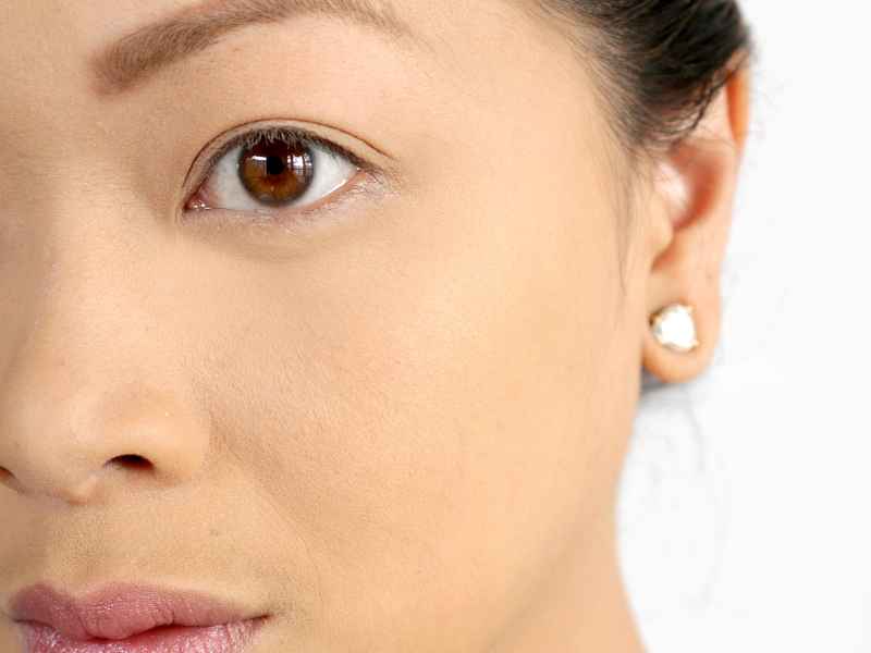 How do you apply makeup for Filipina skin
