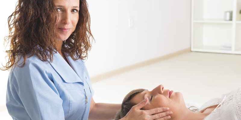 How do you become a massage therapist