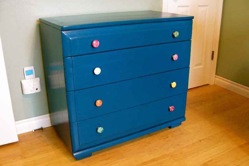 How do you dress a chest of drawers
