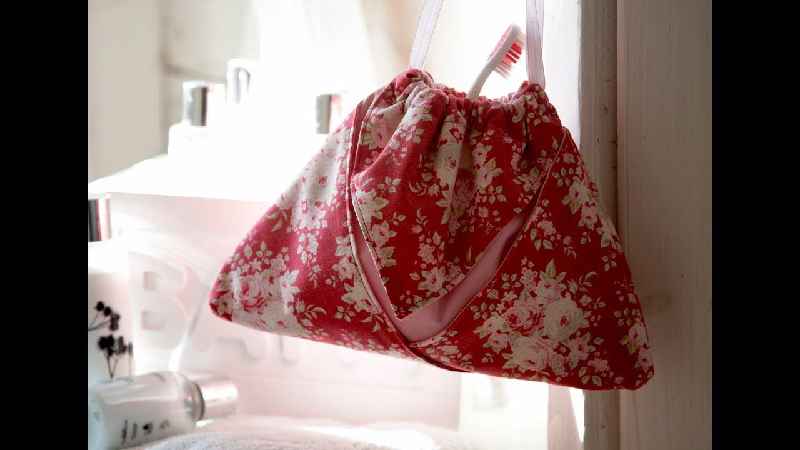 How do you make a fabric drawstring bag