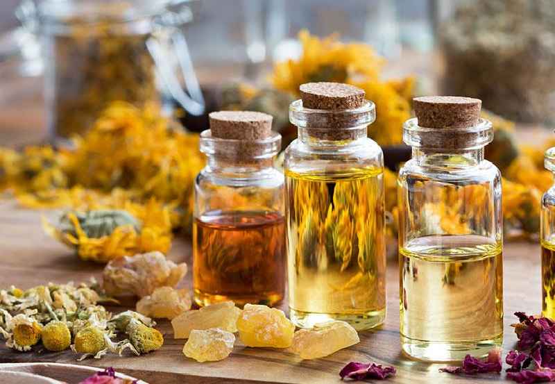 How do you make fragrance oil at home