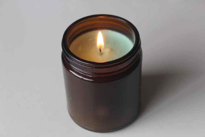 How do you make fragrance oils for candles