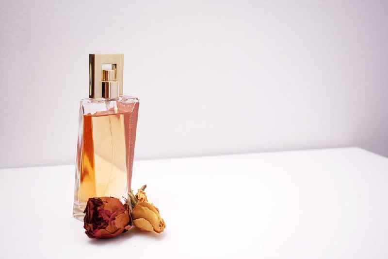 How do you make perfume last longer with essential oils