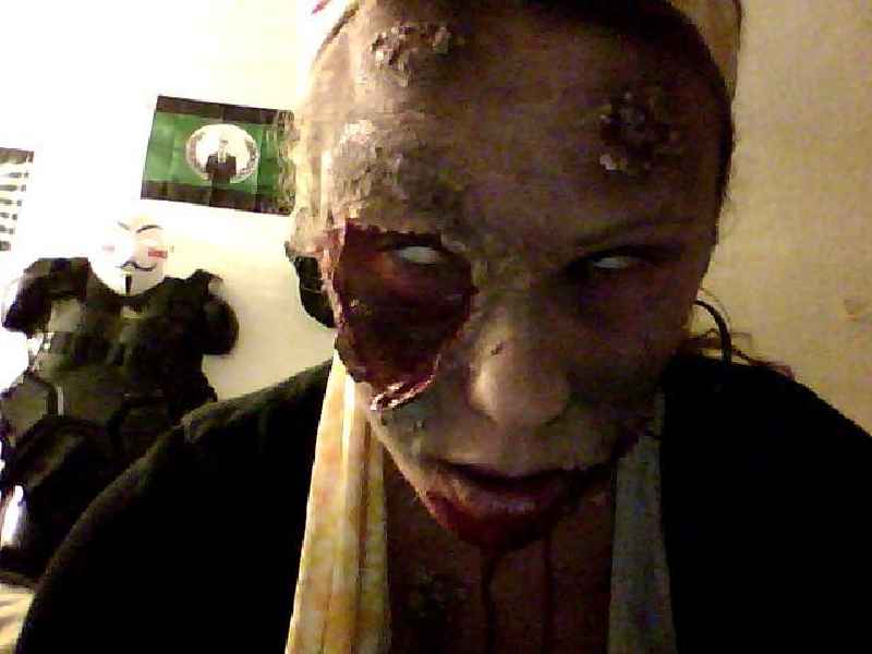 How do you make realistic zombie makeup