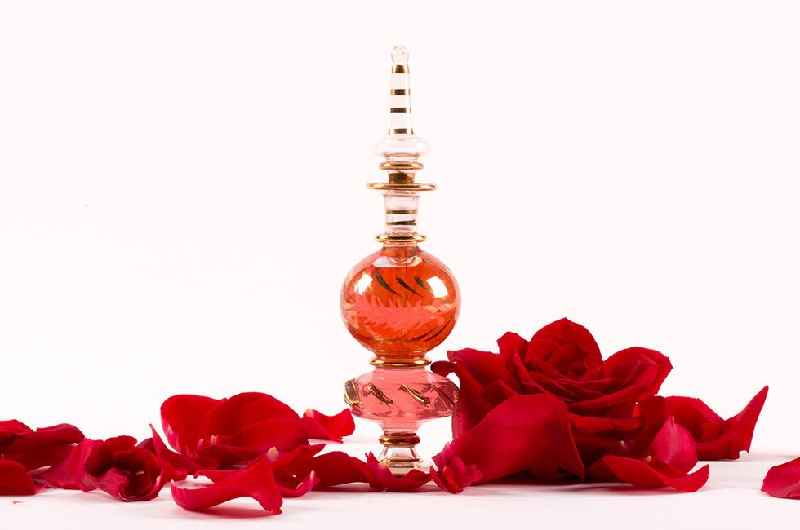 How do you make Rose perfume oil