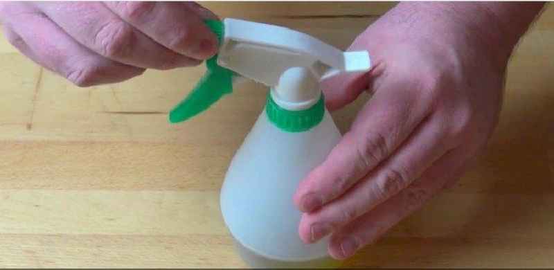 How do you open a spray bottle nozzle
