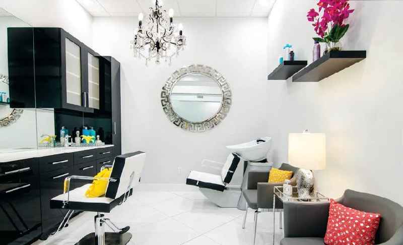 How do you organize a small salon suite