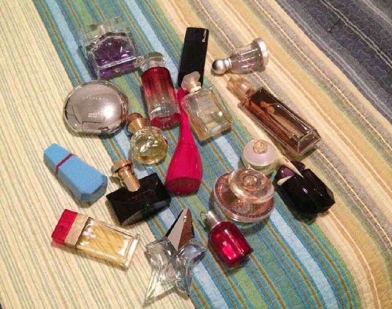How do you organize perfume in a drawer