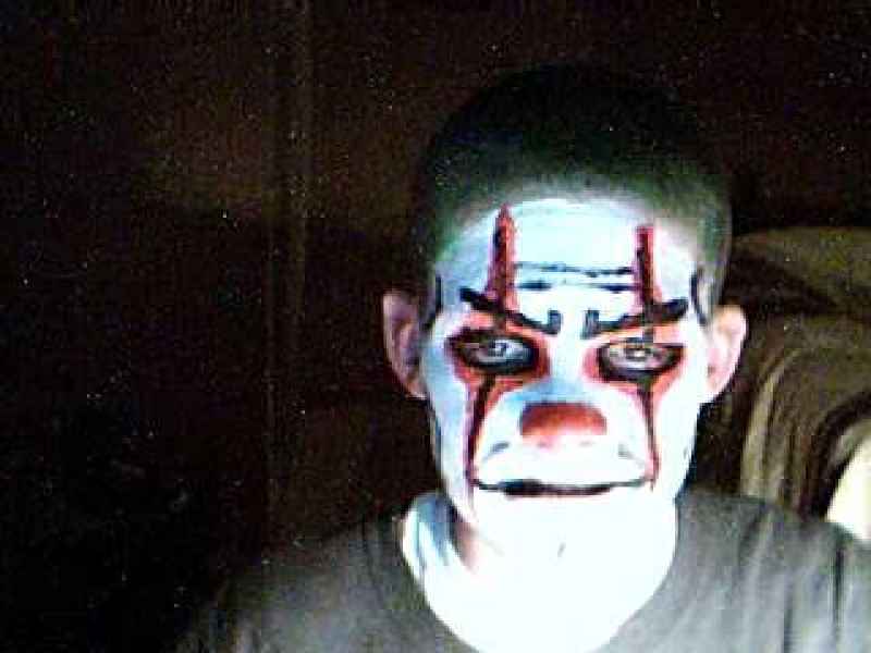 How do you paint a killer clown face