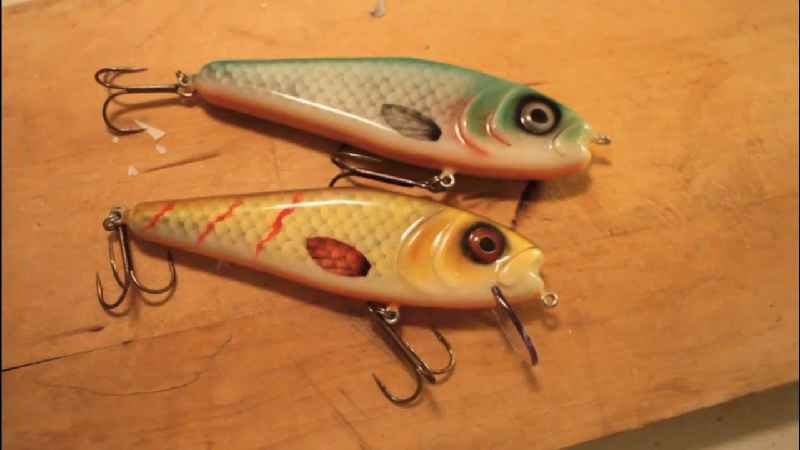 How do you paint scales on a fishing lure