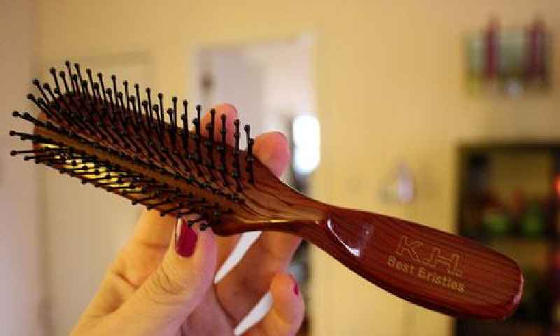 How do you use hair brush removal