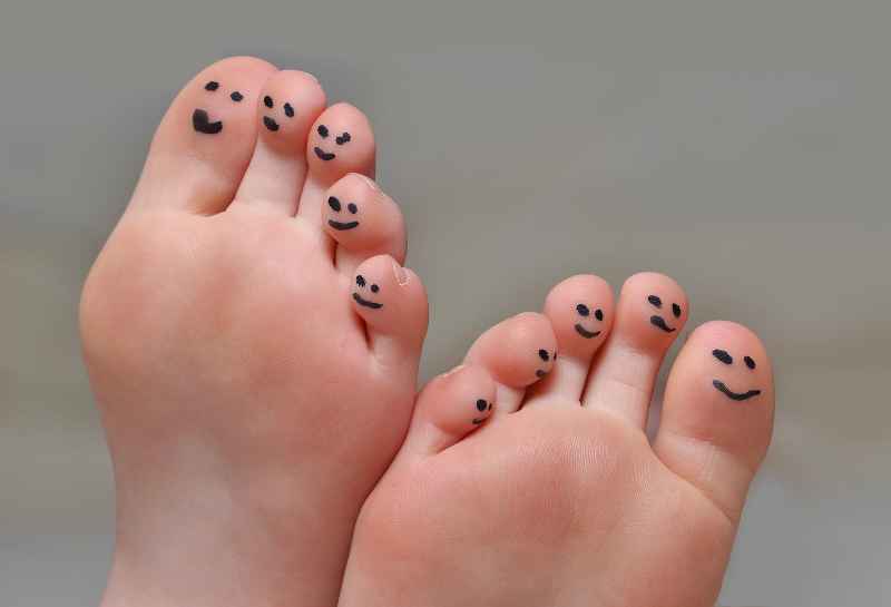 How do you wear big toe after nail removal