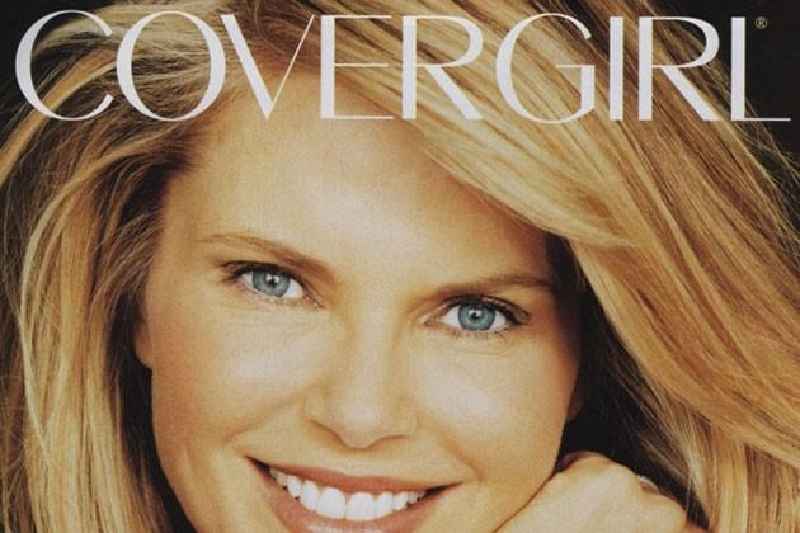 How does Christie Brinkley exfoliate her face