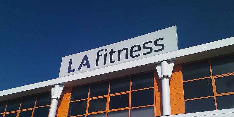 How long is a LA Fitness guest pass