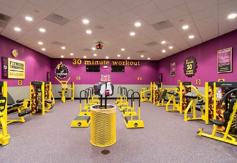 How long is employee training at Planet Fitness