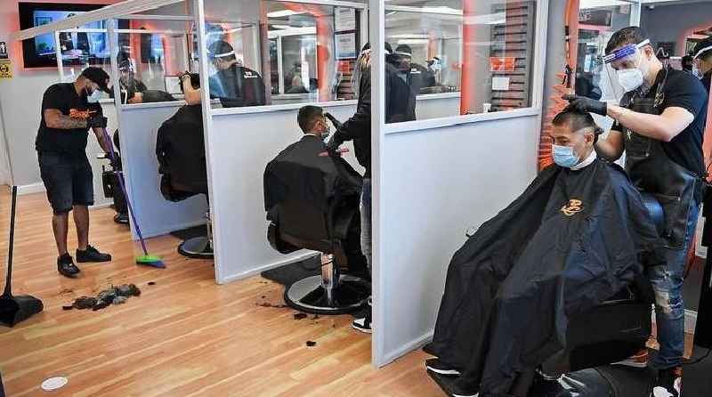 How many barbershops and salons are there in the US