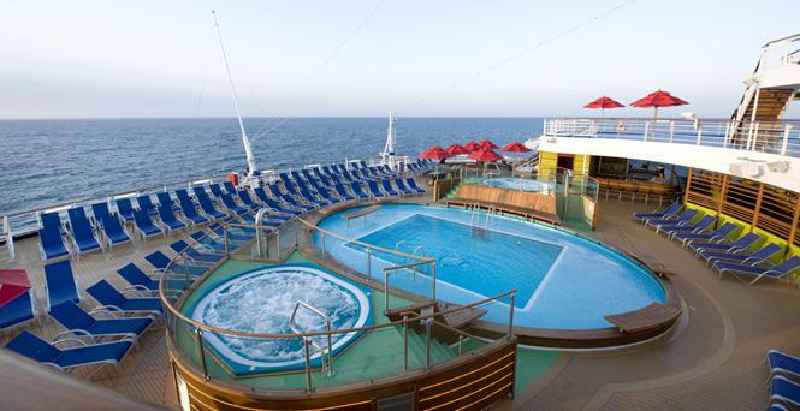 How many hot tubs are on the Carnival Magic