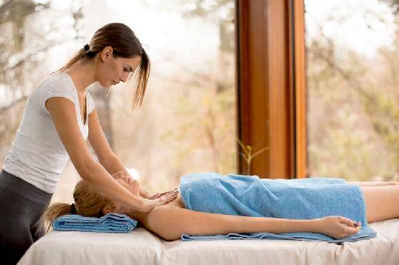 How much do massage therapists make in Toronto