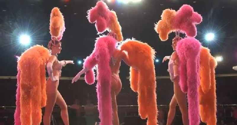 How much do you tip Vegas showgirls