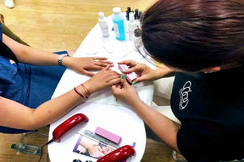 How much does it cost to become a nail tech in Oklahoma