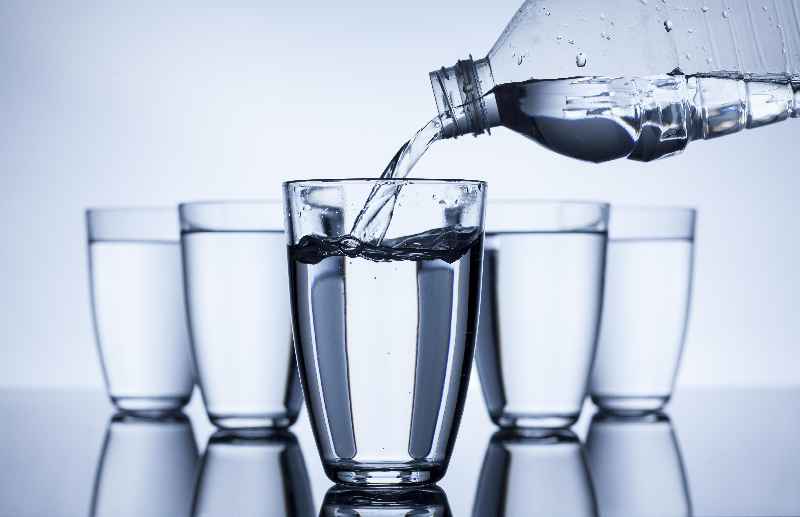 How much water should I drink a day for glowing skin